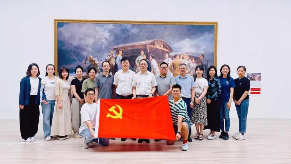 诗情画意颂党恩 不忘初心勇担当——世外教育集团赴上海虹庙艺术中心开展主题党日活动