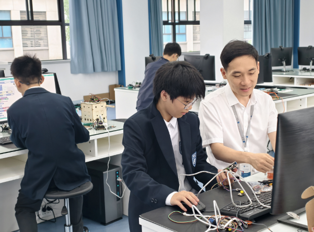 温州日报：竞赛夺魁 师生共赴省级赛场！温州上海世外学校科创教育捷报频传